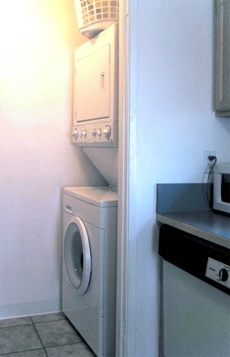 2122hoyt-laundry (29K)