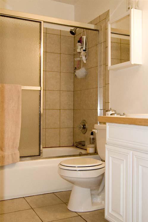 Bathroom 2122 NW Hoyt 2 BR Apartment - NW Portland Rental