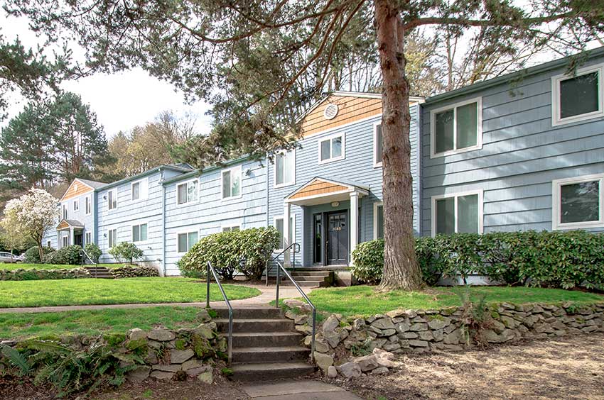 Courtyard - Macleay Gardens Apartments - Portland Oregon